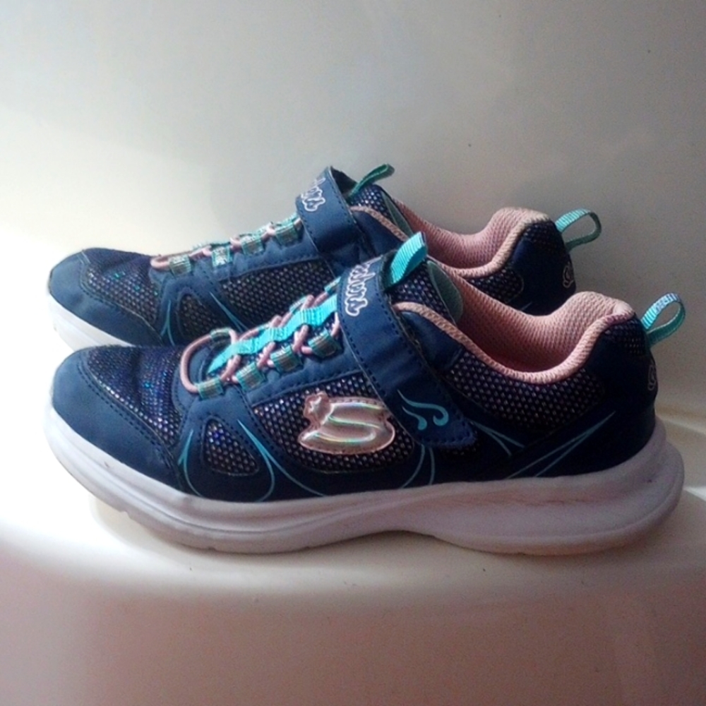 Girls size 2 blue and pink 2021 skechers